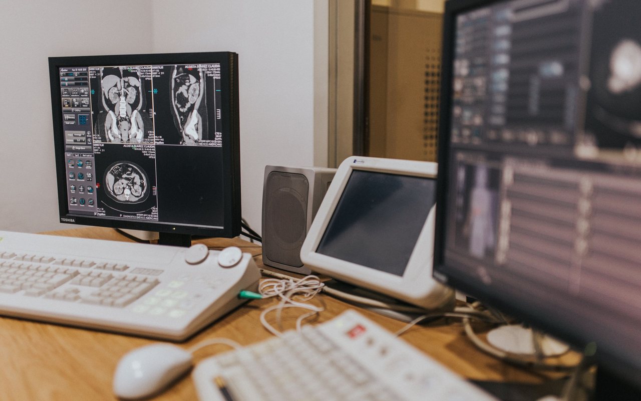 Estudios de imagen desplegados en monitores de diagnóstico